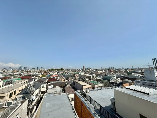 レクセル梅ヶ丘の展望|大きな空に包まれて、太陽の光をたっぷりと浴びながら過ごす毎日は、自然と家族の笑顔で溢れます。

現地ご見学希望・資料請求などお気軽にお問い合わせ下さい！
03-5990-5201
