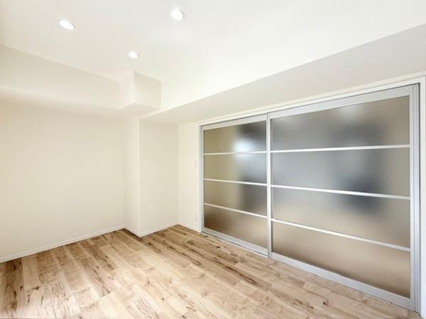 リエール若松町の居間・リビング|こちらのリビングで趣味の時間をお楽しみください