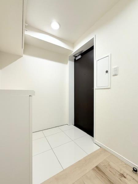 リエール若松町の玄関|収納もある玄関です