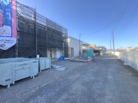 【前面道路含む現地写真】 | 新築　太田市大原町第８　クレイドルガーデン　2号棟 | 現地写真　北側接道幅員約4ｍ	