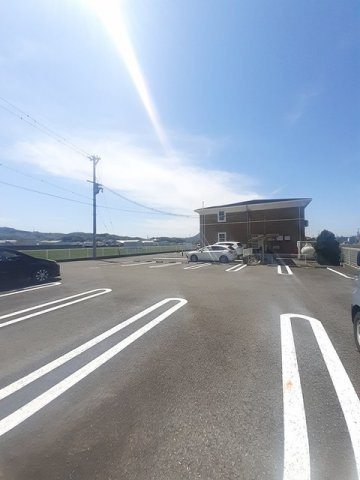 【駐車場】 | シャルマン | 車をお持ちの方に嬉しい駐車場付きの物件です