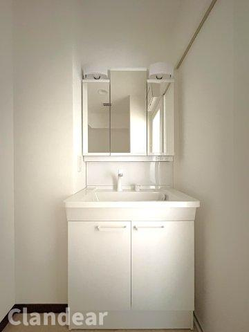 グリーンパーク六木Ⅱの独立洗面台|ドキドキの新生活も、安心してスタート。ぴったりの住まいを見つけませんか？クランディアが一緒に住まい選びをサポートします‼　まずは、お気軽にお問合せください　＃クランディア