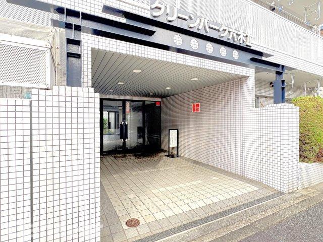 グリーンパーク六木Ⅱのエントランス|ドキドキの新生活も、安心してスタート。ぴったりの住まいを見つけませんか？クランディアが一緒に住まい選びをサポートします‼　まずは、お気軽にお問合せください　＃クランディア
