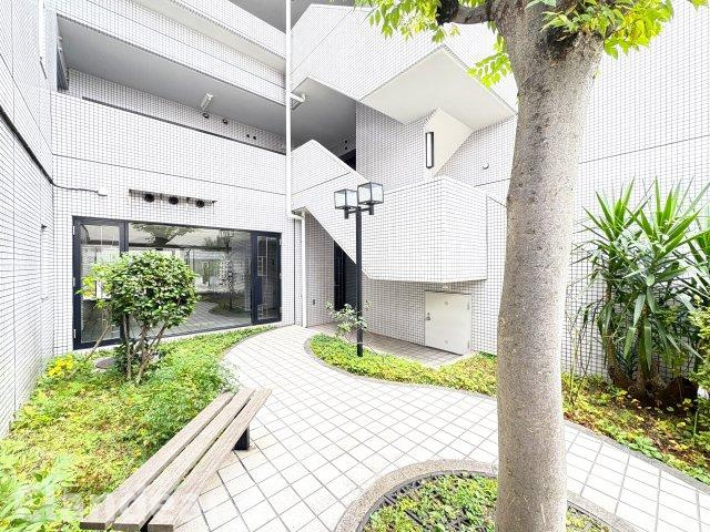 グリーンパーク六木Ⅱの庭|ドキドキの新生活も、安心してスタート。ぴったりの住まいを見つけませんか？クランディアが一緒に住まい選びをサポートします‼　まずは、お気軽にお問合せください　＃クランディア