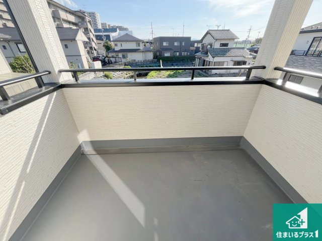 現地説明会開催　栗東市綣　新築一戸建てのバルコニー|日当たりのよいバルコニー！お部屋が開放的に！