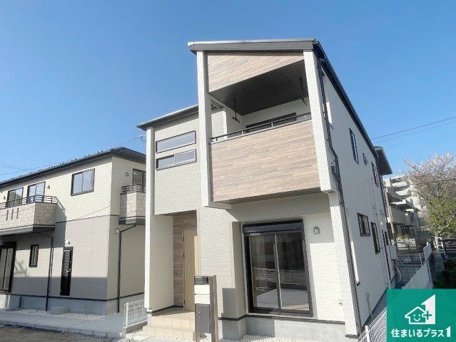 現地説明会開催　栗東市綣　新築一戸建ての外観|安心の10年保証！外観を美しく保ち、雨水で汚れを落とします！気になることがありましたら、お気軽にお問い合わせください！