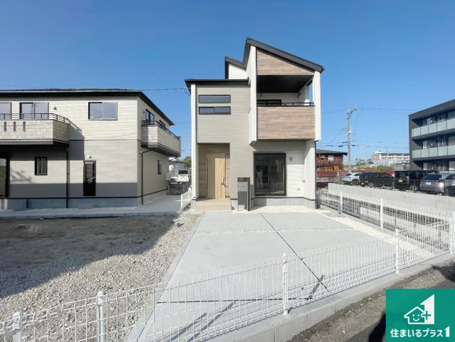 現地説明会開催　栗東市綣　新築一戸建ての外観|安心の10年保証！外観を美しく保ち、雨水で汚れを落とします！気になることがありましたら、お気軽にお問い合わせください！