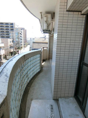 【バルコニー】 | リバーサイドテラス | 開放的で明るい空間を演出してくれるバルコニーです