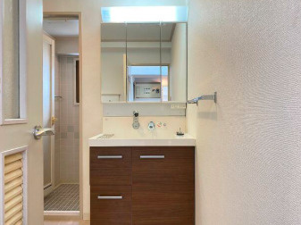 【独立洗面台】 | リバーサイドテラス | 独立洗面台で身支度をすべて済ませてしまいましょう