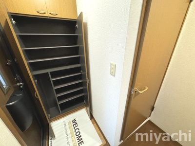 【玄関】 | グランシャリオ　E