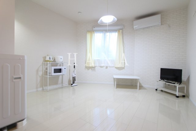 横浜市鶴見区北寺尾３丁目のアパートの居間・リビング