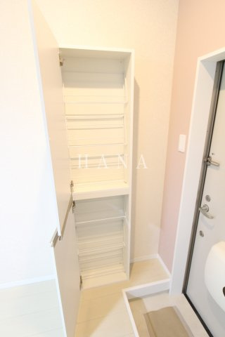 横浜市鶴見区北寺尾３丁目のアパートの収納