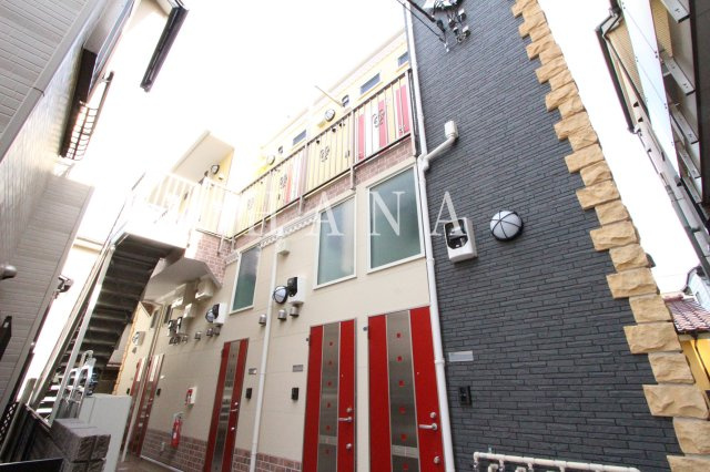 クリスピーロードの外観