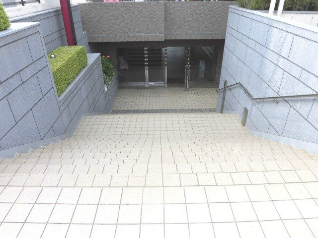 コスモ入間のエントランス