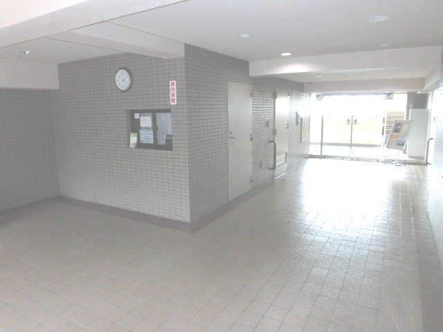 コスモ入間のエントランス