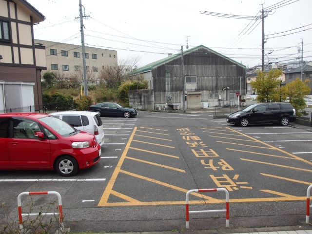 リバーサイドＮの駐車場