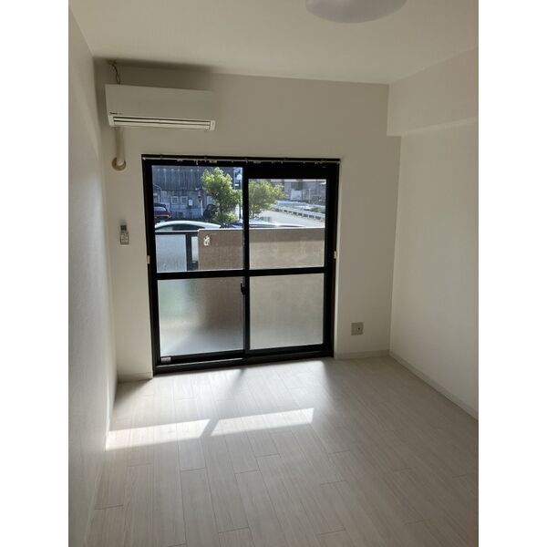 リバーサイドＮの洋室