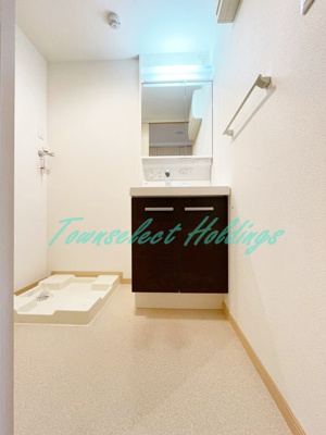 【洗面所】 | セイバリー湘南 | 明るい洗面所です