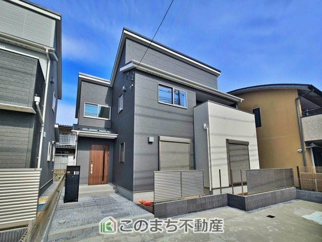 リナージュ宇都宮市富士見が丘2丁目24-1期　2号棟の外観|和風と洋風組み合わせた素敵な玄関前。