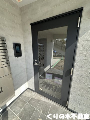 【エントランス】 | リュヌ・ド・ミエル | 落ち着いたエントランスです