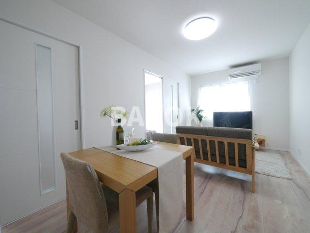 カトレア板付の居間・リビング