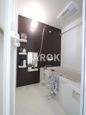 カトレア板付の浴室