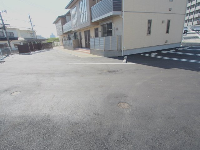 サリアンコート川田の駐車場