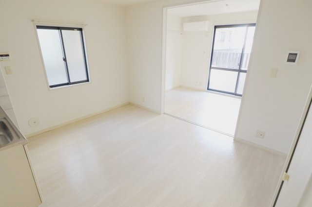 ディアスＴＡＮＡＫＡ　Ｃ棟の居間・リビング