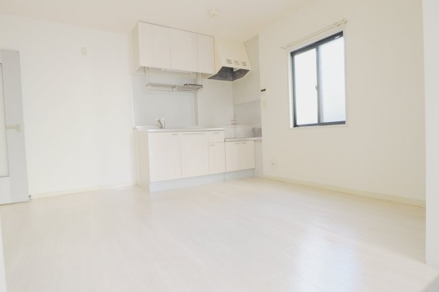 ディアスＴＡＮＡＫＡ　Ｃ棟の居間・リビング