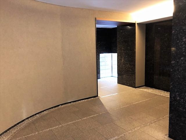 サンウエスト横浜のエントランス|毎日通るエントランスはこのようになっています