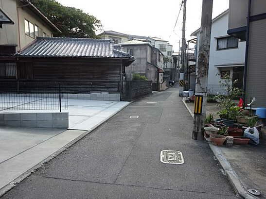 【前面道路含む現地写真】