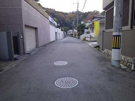 安芸郡府中町瀬戸ハイム2丁目　中古一戸建ての前面道路含む現地写真
