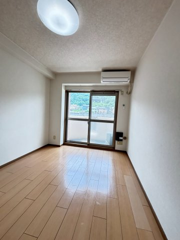 ヴァレ谷上の寝室