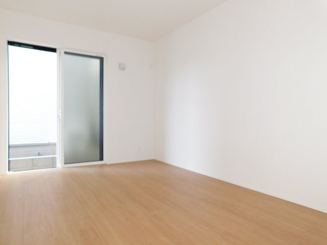 名古屋市南区星崎１丁目の新築一戸建の洋室|◇１階洋室◇　　南面で明るい洋室６．７帖　大型ウォークインクローゼット完備♪　