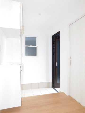 名古屋市南区星崎１丁目の新築一戸建の玄関|◇玄関収納◇　　玄関がスッキリ片付く大容量収納♪