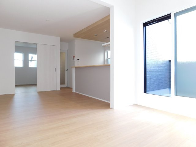 名古屋市南区星崎１丁目の新築一戸建の居間・リビング|◇リビング◇　　南面で明るいリビング１６．７帖　外からの視線が気になりにくい２階リビング♪