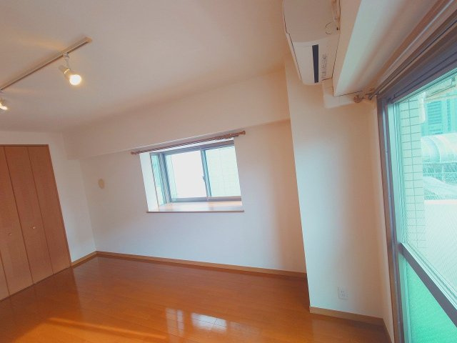 ニューキャピタルビルの洋室