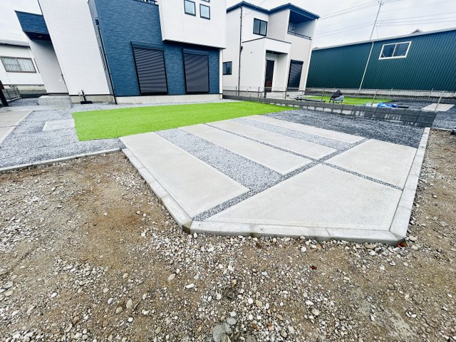 新築　太田市新田上江田町　GRAFARE　2号棟の駐車場|現地写真　駐車スペースは並列3台分可能です！

