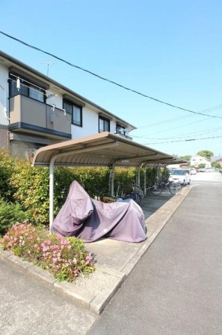 サンライズ稲富の駐車場