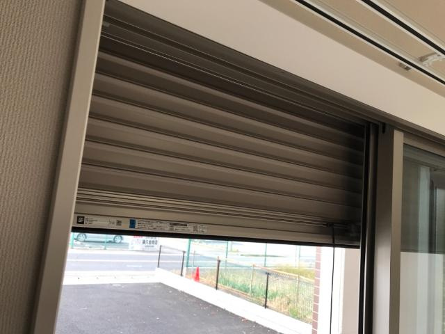 窓シャッター