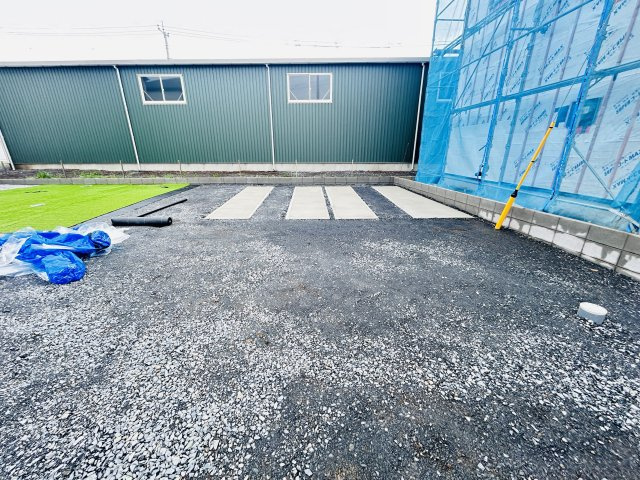 新築　太田市新田上江田町　GRAFARE　3号棟の駐車場|現地写真　駐車スペースは並列3台分可能です！


