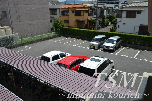 ヴェルドミール堀溝の駐車場|敷地内駐車場