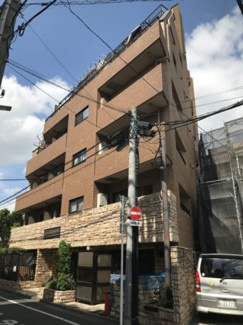 【外観】 | 鉄筋コンクリート造のがっちりとした建物。