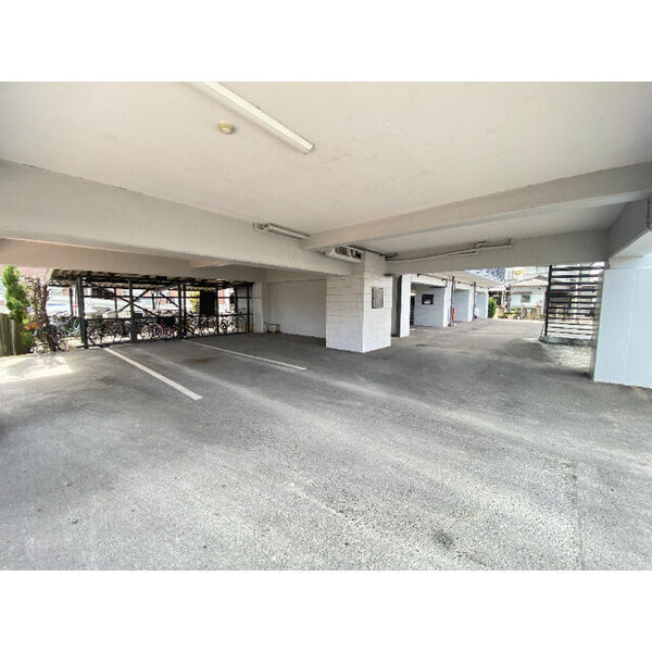 福永コーポの駐車場