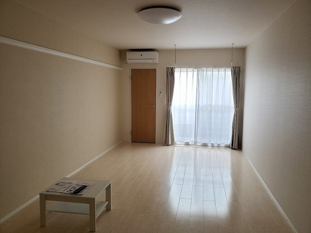 ゆったり過ごせるリビングです