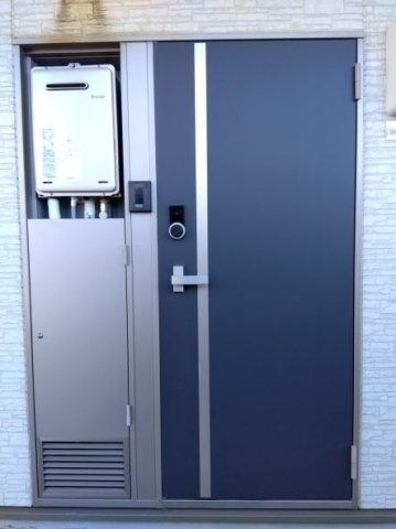 収納もある玄関です