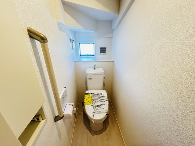 新築　太田市新田上江田町　GRAFARE　4号棟のトイレ|現地写真　節水タイプのウォシュレット付きトイレ、水道料節約に一役買います！							
