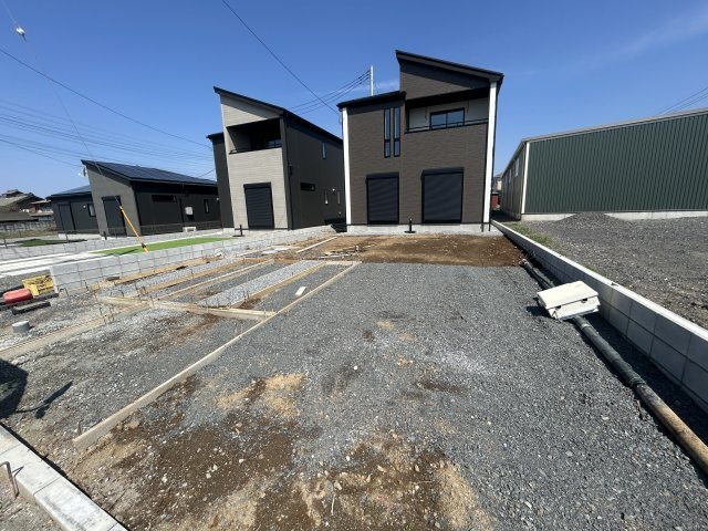 新築　太田市新田上江田町　GRAFARE　4号棟の駐車場|現地写真　駐車スペースは並列3台分可能です！


