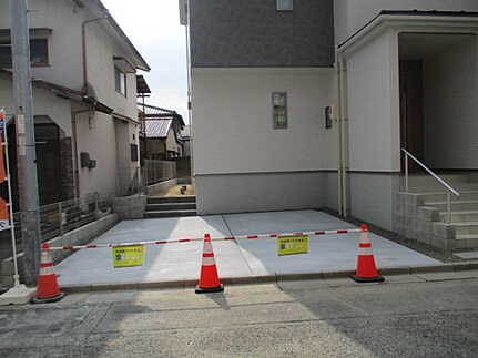 広島市佐伯区八幡が丘２丁目 の前面道路含む現地写真