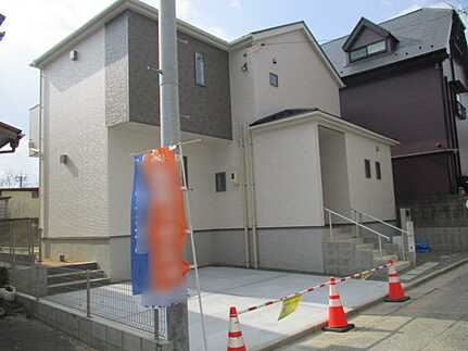 広島市佐伯区八幡が丘２丁目 の前面道路含む現地写真